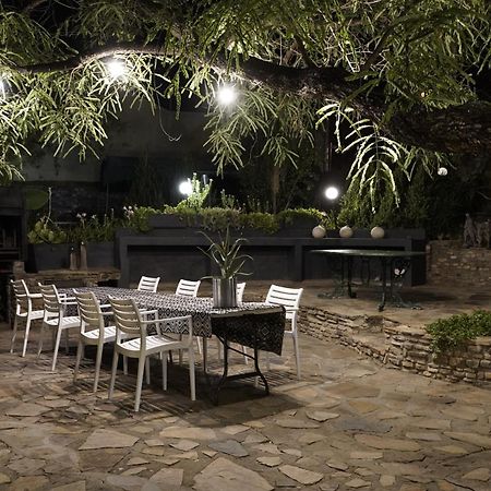 Alluring Self Catering 2 Bedroom Villa At Bokmakierie Villas ウィントフーク エクステリア 写真