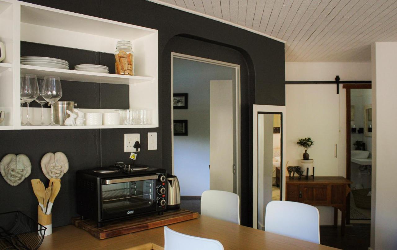 Alluring Self Catering 2 Bedroom Villa At Bokmakierie Villas ウィントフーク エクステリア 写真