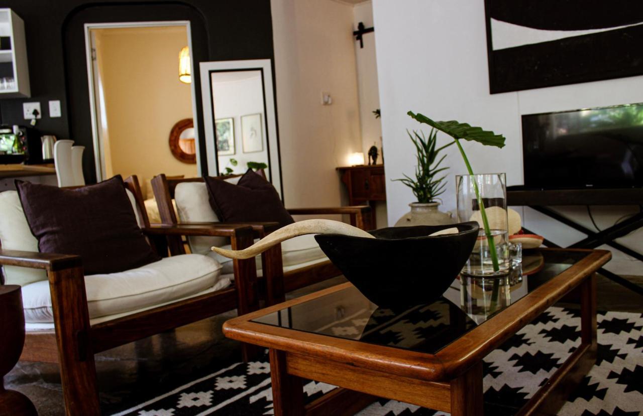Alluring Self Catering 2 Bedroom Villa At Bokmakierie Villas ウィントフーク エクステリア 写真