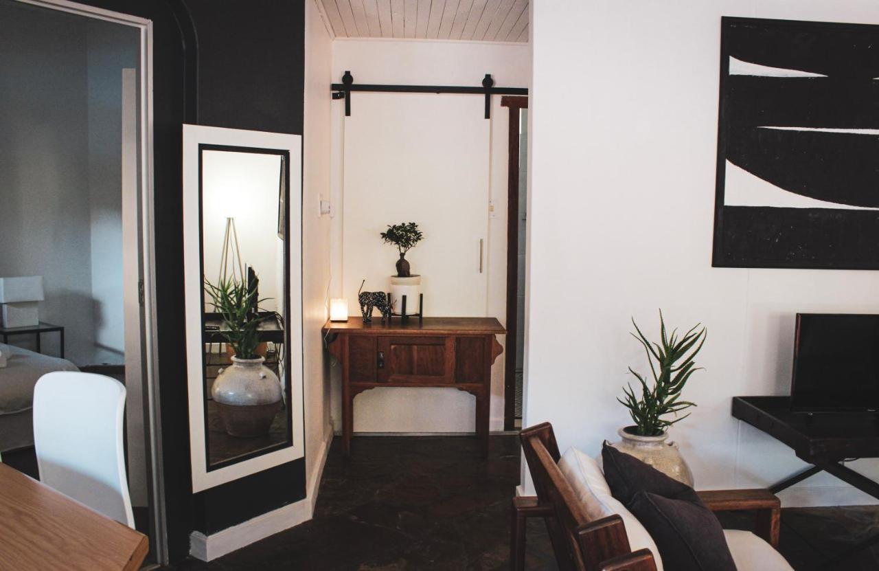 Alluring Self Catering 2 Bedroom Villa At Bokmakierie Villas ウィントフーク エクステリア 写真