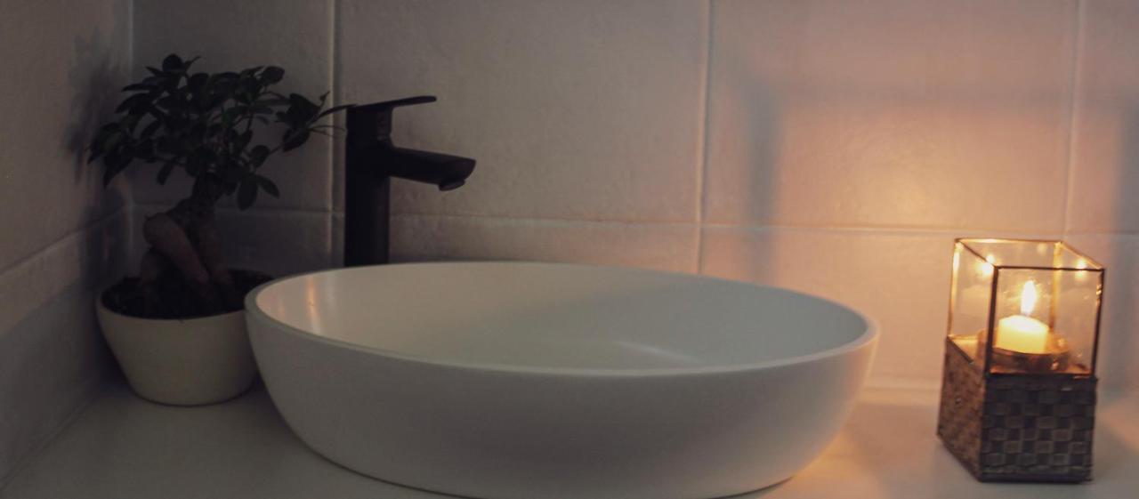Alluring Self Catering 2 Bedroom Villa At Bokmakierie Villas ウィントフーク エクステリア 写真