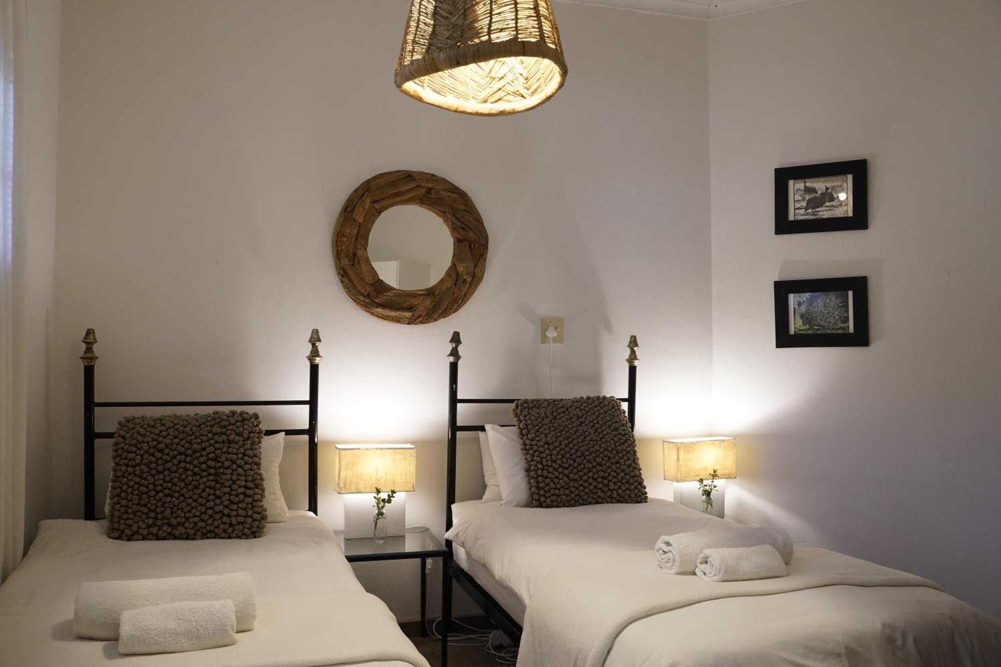 Alluring Self Catering 2 Bedroom Villa At Bokmakierie Villas ウィントフーク エクステリア 写真