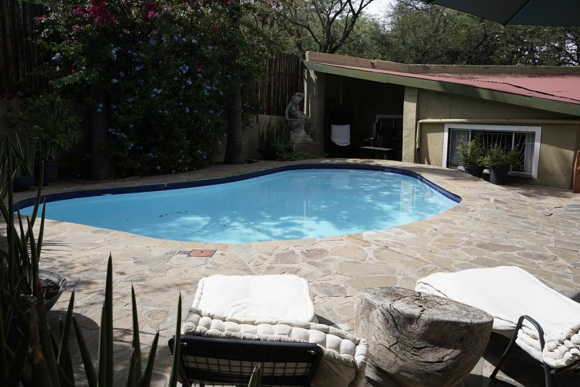 Alluring Self Catering 2 Bedroom Villa At Bokmakierie Villas ウィントフーク エクステリア 写真