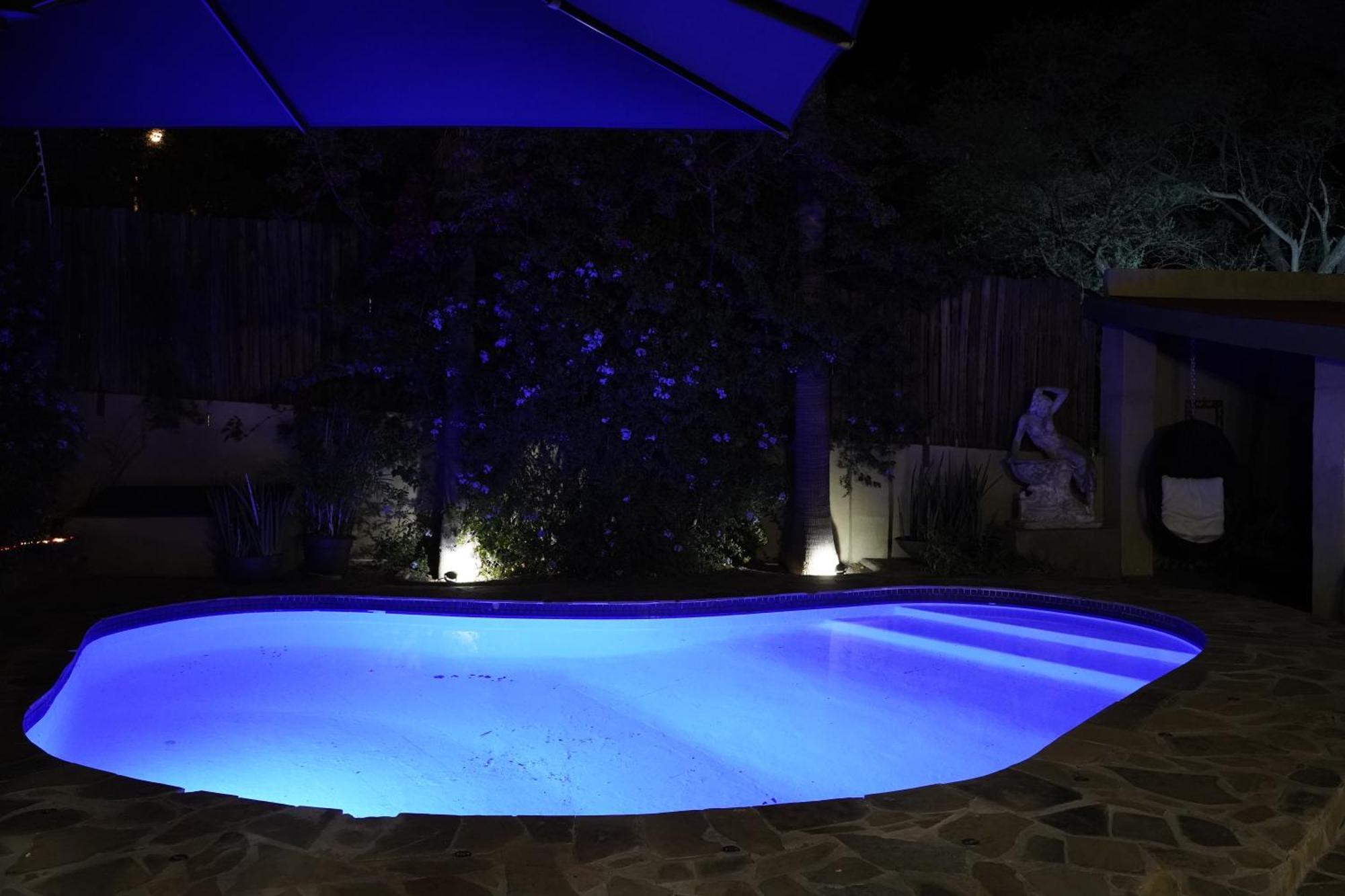 Alluring Self Catering 2 Bedroom Villa At Bokmakierie Villas ウィントフーク エクステリア 写真